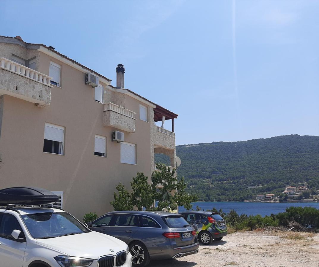 Holiday Beach House Apartment Grebastica Exterior photo